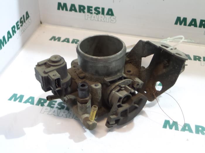 Gebruikte Gasklephuis Lancia Kappa 2.4 20V LE,LS,LX Prijs € 50,00 Margeregeling aangeboden door Maresia Parts