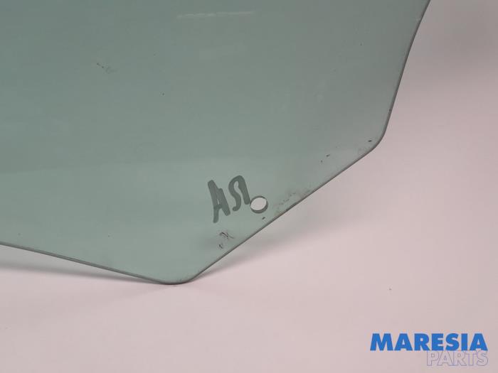 ALFA ROMEO Giulietta 940 (2010-2020) Galinių dešinių durų stiklas 50529955 24592350