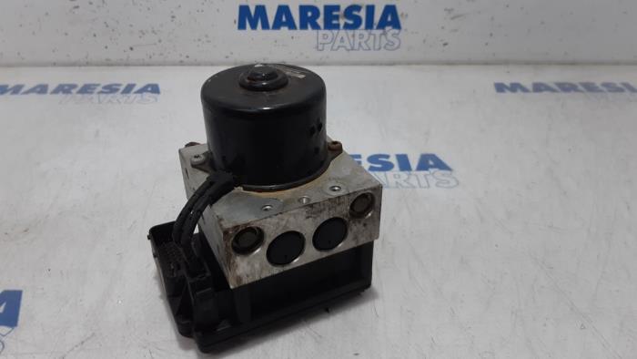 Gebruikte ABS Pomp Fiat Bravo (182A) 1.9 JTD Prijs € 105,00 Margeregeling aangeboden door Maresia Parts