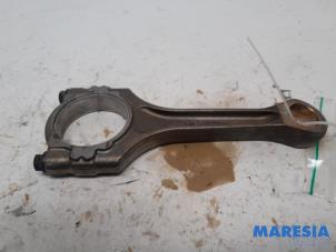 Gebruikte Drijfstang Alfa Romeo Giulia (952) 2.0 T 16V Veloce Q4 Prijs € 85,00 Margeregeling aangeboden door Maresia Parts