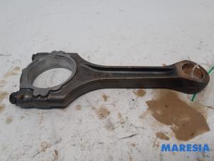 Gebruikte Drijfstang Alfa Romeo Giulia (952) 2.0 T 16V Veloce Q4 Prijs € 85,00 Margeregeling aangeboden door Maresia Parts