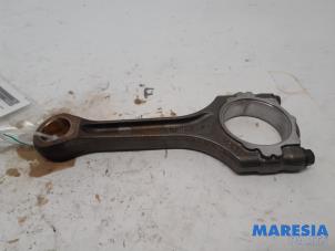 Gebruikte Drijfstang Alfa Romeo Giulia (952) 2.0 T 16V Veloce Q4 Prijs € 85,00 Margeregeling aangeboden door Maresia Parts