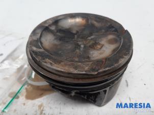 Gebruikte Zuiger Alfa Romeo Giulia (952) 2.0 T 16V Veloce Q4 Prijs € 35,00 Margeregeling aangeboden door Maresia Parts