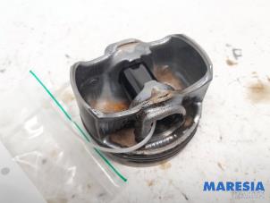 Gebruikte Zuiger Alfa Romeo Giulia (952) 2.0 T 16V Veloce Q4 Prijs € 35,00 Margeregeling aangeboden door Maresia Parts