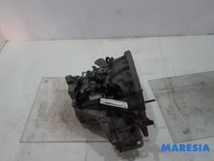 Gebruikte Versnellingsbak Renault Megane III Coupe (DZ) 2.0 16V TCe 180 Prijs € 525,00 Margeregeling aangeboden door Maresia Parts