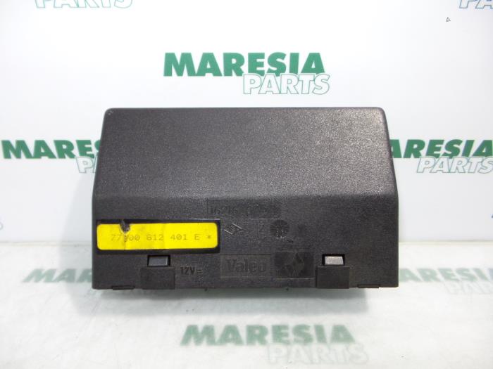 Gebruikte Computer Diversen Renault Safrane I 3.0i V6 RT,RXE Prijs € 25,00 Margeregeling aangeboden door Maresia Parts