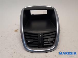 Gebruikte Luchtrooster Dashboard Peugeot 207 CC (WB) 1.6 16V Prijs € 50,00 Margeregeling aangeboden door Maresia Parts