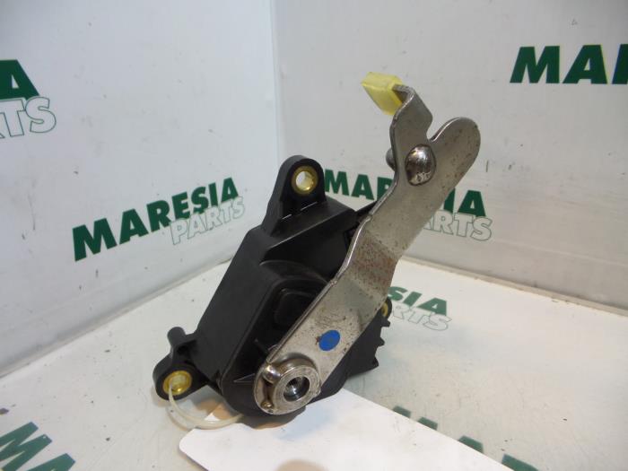 Gebruikte Gaspedaalpositie Sensor Renault Scénic II (JM) 1.6 16V Prijs € 29,99 Margeregeling aangeboden door Maresia Parts