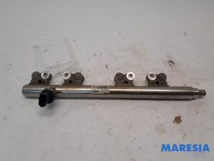 Gebruikte Injector brug Alfa Romeo Giulietta (940) 1.75 TBI 16V QV Prijs € 84,95 Margeregeling aangeboden door Maresia Parts