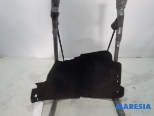 Gebruikte Modderkuip Peugeot 508 SW (8E/8U) 1.6 THP 16V Prijs € 20,00 Margeregeling aangeboden door Maresia Parts