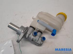 Gebruikte Hoofdremcilinder Fiat Panda/Pandina (312) 1.0 Hybrid Prijs € 60,00 Margeregeling aangeboden door Maresia Parts