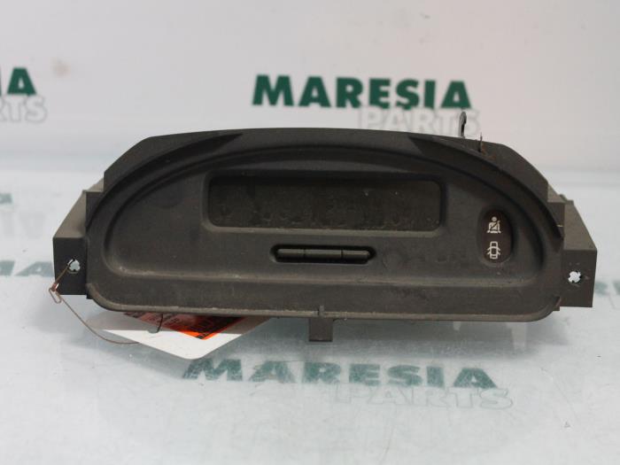 Gebruikte Display Interieur Renault Clio II (BB/CB) 1.6 16V Prijs € 15,00 Margeregeling aangeboden door Maresia Parts