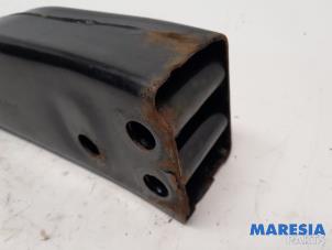 Gebruikte Draagarmsteun rechtsvoor Renault Kadjar (RFEH) 1.6 TCE 165 Prijs € 85,00 Margeregeling aangeboden door Maresia Parts