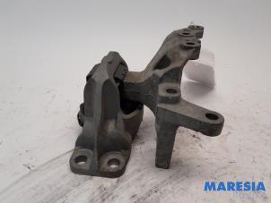 Gebruikte Motorrubber Renault Kadjar (RFEH) 1.6 TCE 165 Prijs € 20,00 Margeregeling aangeboden door Maresia Parts