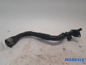 Gebruikte Intercooler Buis Renault Clio IV (5R) 1.2 TCE 16V GT EDC Prijs € 29,98 Margeregeling aangeboden door Maresia Parts