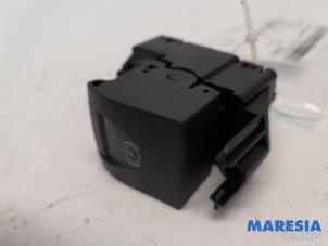 Gebruikte Handrem schakelaar Renault Grand Scénic III (JZ) 2.0 16V CVT Prijs € 14,99 Margeregeling aangeboden door Maresia Parts