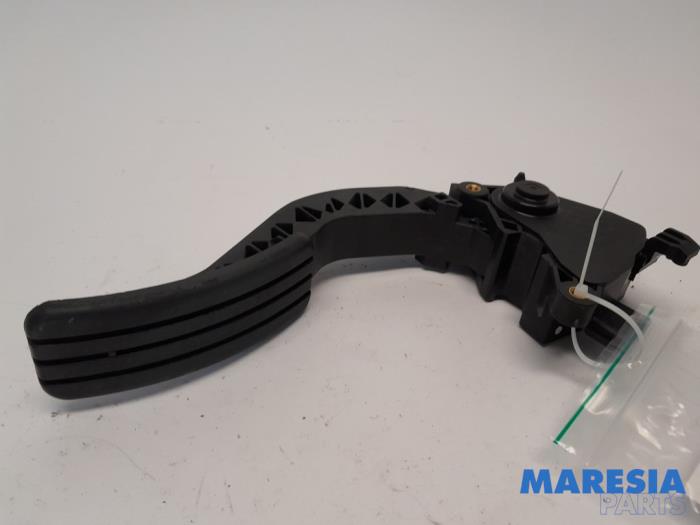 Gebruikte Sensor Gaspedaalpositie Renault Grand Scénic III (JZ) 2.0 16V CVT Prijs € 34,95 Margeregeling aangeboden door Maresia Parts