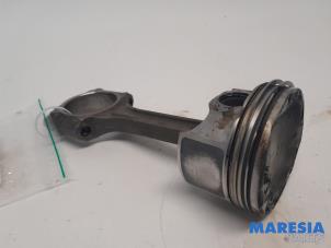 Gebruikte Drijfstang Renault Megane III Grandtour (KZ) 1.4 16V TCe 130 Prijs € 65,00 Margeregeling aangeboden door Maresia Parts