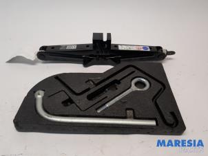 Gebruikte Krikset Alfa Romeo Giulietta (940) 1.75 TBI 16V QV Prijs € 75,00 Margeregeling aangeboden door Maresia Parts