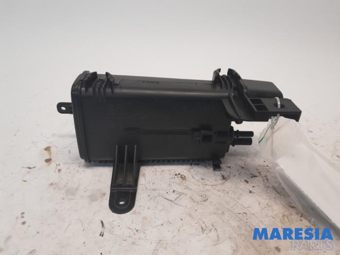 Gebruikte Koolstoffilter Peugeot 5008 I (0A/0E) 1.6 THP 16V Prijs € 34,99 Margeregeling aangeboden door Maresia Parts