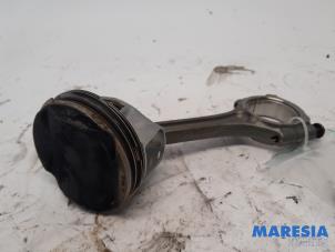 Gebruikte Drijfstang Peugeot 308 (L3/L8/LB/LH/LP) 1.2 12V e-THP PureTech 110 Prijs € 50,00 Margeregeling aangeboden door Maresia Parts