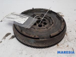 Gebruikte Dubbele massa vliegwiel Peugeot 308 (L3/L8/LB/LH/LP) 1.2 12V e-THP PureTech 110 Prijs € 79,00 Margeregeling aangeboden door Maresia Parts