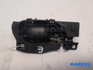 Gebruikte Deurgreep 4Deurs links-voor Peugeot 508 SW (8E/8U) 1.6 THP 16V Prijs € 20,00 Margeregeling aangeboden door Maresia Parts