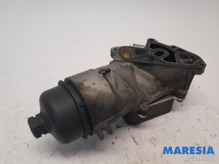 Gebruikte Oliefilterhouder Peugeot 208 I (CA/CC/CK/CL) 1.4 HDi Prijs € 49,99 Margeregeling aangeboden door Maresia Parts
