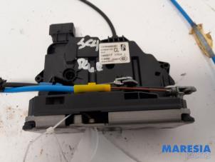 Gebruikte Schuifdeur Slotmechaniek rechts Peugeot Boxer (U9) 2.0 BlueHDi 130 Prijs € 158,81 Inclusief btw aangeboden door Maresia Parts