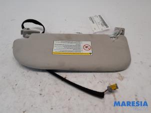 Gebruikte Zonneklep Peugeot 307 CC (3B) 2.0 16V Prijs € 30,00 Margeregeling aangeboden door Maresia Parts