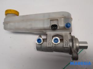 Gebruikte Hoofdremcilinder Peugeot Boxer (U9) 2.0 BlueHDi 130 Prijs € 36,30 Inclusief btw aangeboden door Maresia Parts