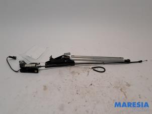 Gebruikte Cabriodak Bediening Peugeot 307 CC (3B) 2.0 16V Prijs € 75,00 Margeregeling aangeboden door Maresia Parts