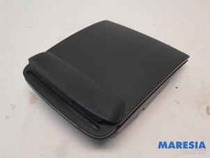 Gebruikte Tablet houder Peugeot Boxer (U9) 2.0 BlueHDi 130 Prijs € 48,40 Inclusief btw aangeboden door Maresia Parts
