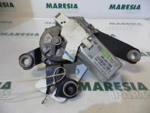Gebruikte Ruitenwissermotor achter Peugeot 206 (2A/C/H/J/S) 1.1 XN,XR Prijs € 25,00 Margeregeling aangeboden door Maresia Parts