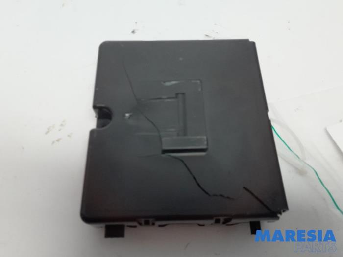 Gebruikte Computer Koeling Renault Zoé (AG) R90 Prijs € 70,00 Margeregeling aangeboden door Maresia Parts