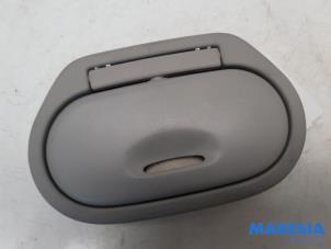 Gebruikte Spiegel binnen Renault Scénic III (JZ) 1.4 16V TCe 130 Prijs € 10,00 Margeregeling aangeboden door Maresia Parts