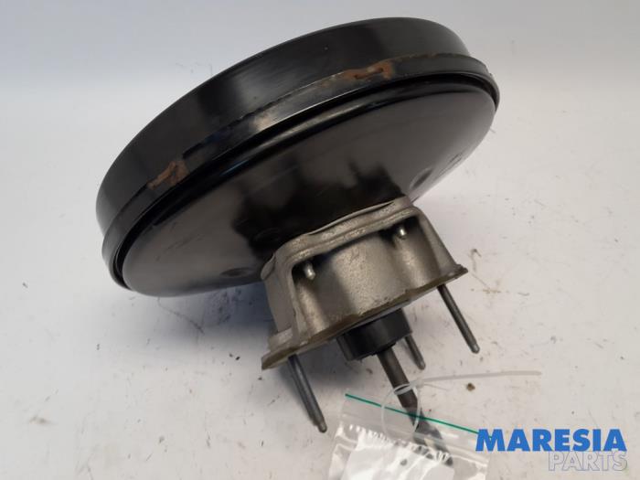 Gebruikte Rembooster Renault Scénic III (JZ) 1.4 16V TCe 130 Prijs € 35,00 Margeregeling aangeboden door Maresia Parts