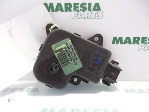 Gebruikte Kachelklep Motor Renault Espace (JK) 2.0 16V Prijs € 25,00 Margeregeling aangeboden door Maresia Parts