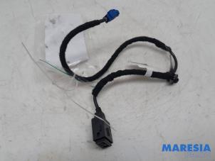 Gebruikte AUX/USB aansluiting Citroen Grand C4 Spacetourer (3A) 1.2 12V PureTech 130 Prijs € 35,00 Margeregeling aangeboden door Maresia Parts