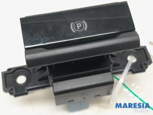 Gebruikte Handrem schakelaar Citroen Grand C4 Spacetourer (3A) 1.2 12V PureTech 130 Prijs € 35,00 Margeregeling aangeboden door Maresia Parts