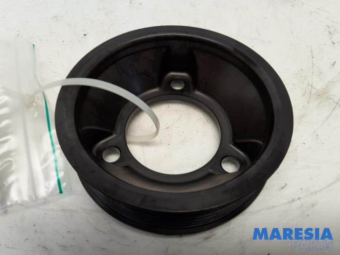 Gebruikte Poelie Waterpomp Renault Trafic (1FL/2FL/3FL/4FL) 1.6 dCi 95 Prijs € 35,70 Inclusief btw aangeboden door Maresia Parts