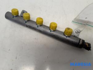 Gebruikte Common rail (Injectie) Renault Trafic (1FL/2FL/3FL/4FL) 1.6 dCi 95 Prijs € 90,75 Inclusief btw aangeboden door Maresia Parts