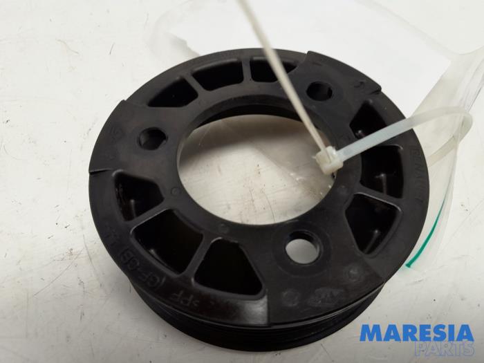 Gebruikte Poelie Waterpomp Renault Trafic (1FL/2FL/3FL/4FL) 1.6 dCi 90 Prijs € 35,70 Inclusief btw aangeboden door Maresia Parts