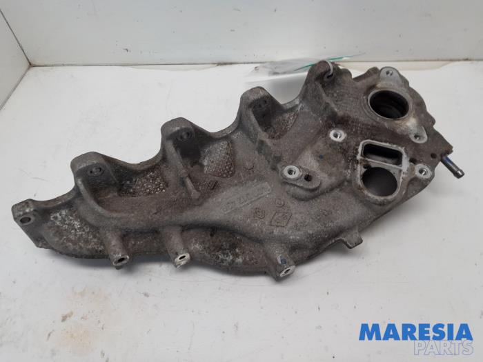 Gebruikte Inlaatspruitstuk Renault Trafic (1FL/2FL/3FL/4FL) 1.6 dCi 90 Prijs € 84,70 Inclusief btw aangeboden door Maresia Parts