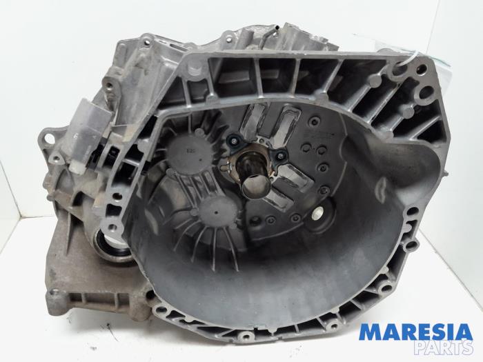 Gebruikte Versnellingsbakhuis Renault Clio IV (5R) 1.2 TCE 16V GT EDC Prijs € 100,00 Margeregeling aangeboden door Maresia Parts