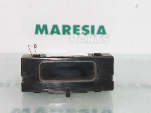 Gebruikte Display Interieur Renault Kangoo Express (FC) 1.9 D 55 Prijs € 18,15 Inclusief btw aangeboden door Maresia Parts