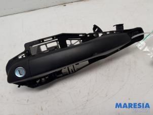 Gebruikte Deurgreep 2Deurs links Opel Vivaro 1.5 CDTI 102 Prijs € 48,40 Inclusief btw aangeboden door Maresia Parts