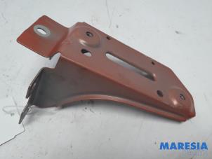 Gebruikte Steun (diversen) Renault Clio IV Estate/Grandtour (7R) 0.9 Energy TCE 90 12V Prijs € 20,00 Margeregeling aangeboden door Maresia Parts