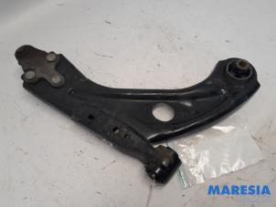 Gebruikte Draagarm onder links-voor Citroen Grand C4 Spacetourer (3A) 1.2 12V PureTech 130 Prijs € 40,00 Margeregeling aangeboden door Maresia Parts