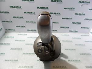 Gebruikte Versnellingspook Lancia Ypsilon (843) 1.3 JTD 16V Multijet Prijs € 59,00 Margeregeling aangeboden door Maresia Parts